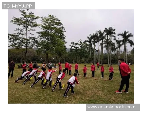 掌握自由足球连续拉球技巧提升你的球技与比赛表现 掌握自由足球连续拉球技巧提升你的球技与比赛表现